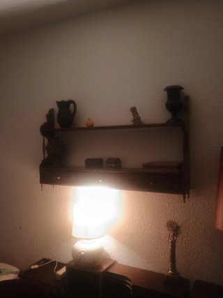 Estantería de madera con cajones