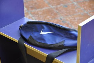Borsa a spalla Nike blu e bianca