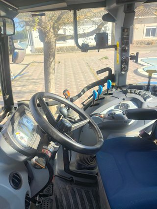 New Holland T5.105 con pala