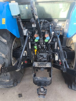 New Holland T5.105 con pala
