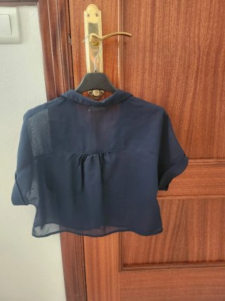 Camisa azul corta