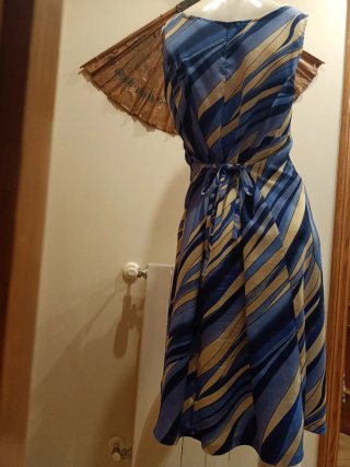 Vestido estampado rayas beige y azul