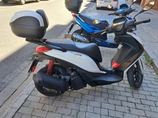 Piaggio Medley 125 Blanca y Negra