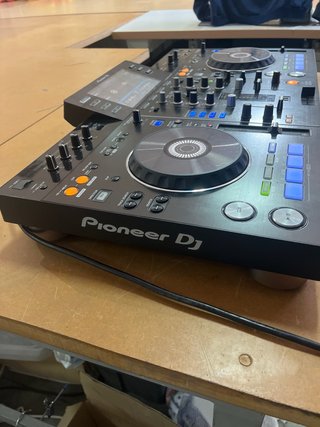 Controladora Pioneer XDJ-RX con maleta Magma
