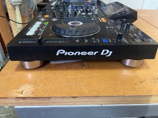 Controladora Pioneer XDJ-RX con maleta Magma
