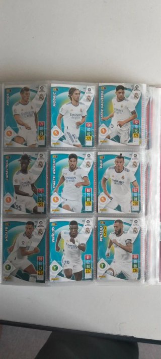 Álbum Liga Este 2021-2022 casi completo