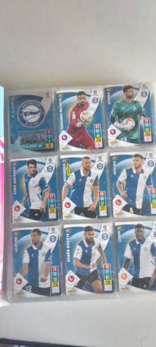 Álbum Liga Este 2021-2022 casi completo