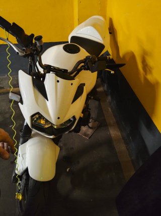 Kawasaki Z750 A2 2006 Blanca
