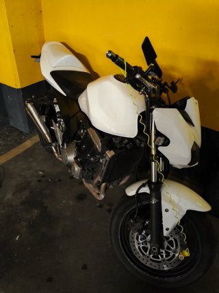 Kawasaki Z750 A2 2006 Blanca