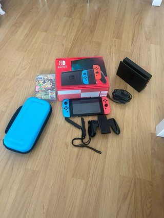 Nintendo Switch con funda y caja