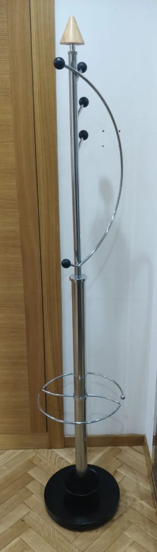 Perchero de pie metal cromado y madera