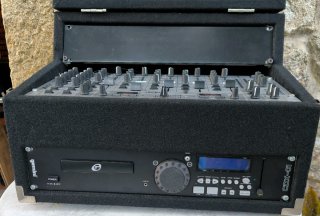 Mesa de mezclas  BEHRINGER. VMX 1000.