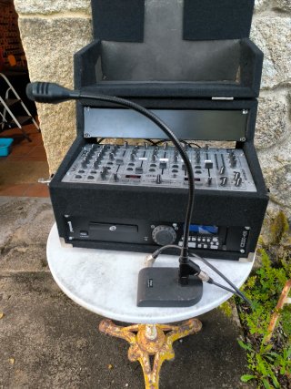 Mesa de mezclas  BEHRINGER. VMX 1000.