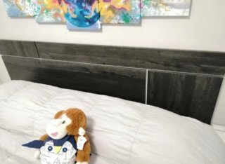 Precio negociable. Cabecero + 2 Mesitas + Cómoda