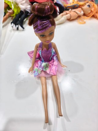 Muñeca bailarina con tutú rosa