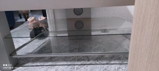 Mueble TV gris con cristal
