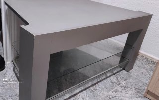 Mueble TV gris con cristal