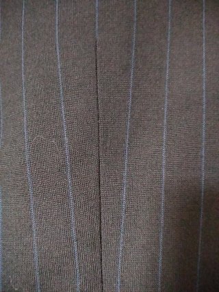 Traje de Hombre Negro Rayas azul, costó 295e