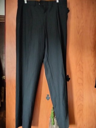 Traje de Hombre Negro Rayas azul, costó 295e
