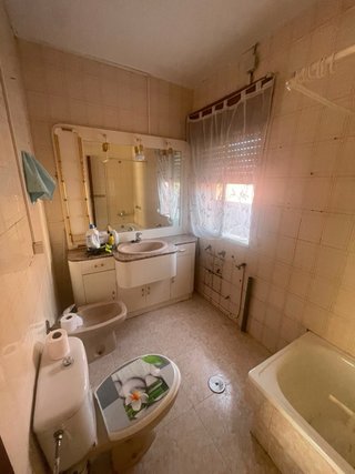BAÑO COMPLETO – BAÑERA, INODORO, BIDÉ Y MUEBLE