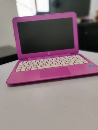 Ordenador HP rosa casi nuevo
