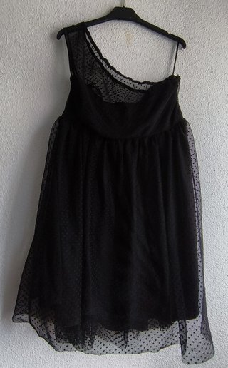 Vestido negro fiesta asimétrico