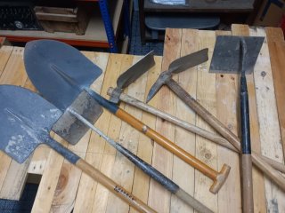 Lote Herramientas: Palas, Azadas y Picos