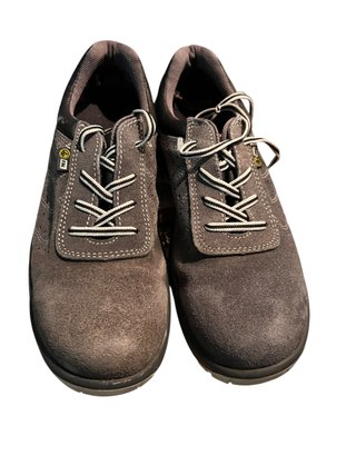 Zapatos de trabajo grises