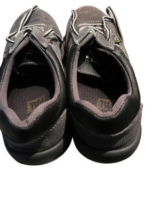 Zapatos de trabajo grises