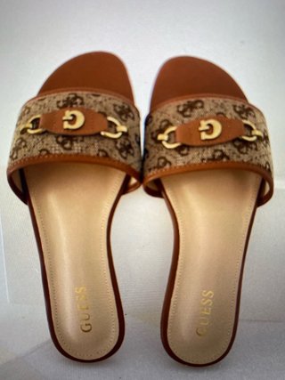 Chanclas Guess Marrón y Dorado
