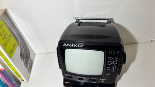 Mini Televisor Portátil Vintage ANIKO AM/FM