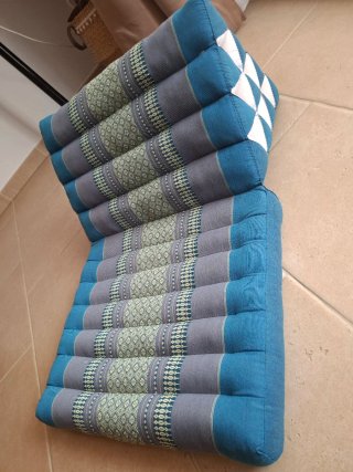 Cojín Triangular Tailandés Azul y Gris