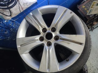 4 Llantas Kia Sportage (3 negras, 1 plateada)