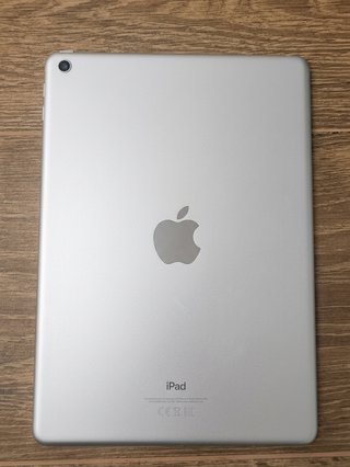 iPad 6ª Gen 128GB Plata + Funda y Caja