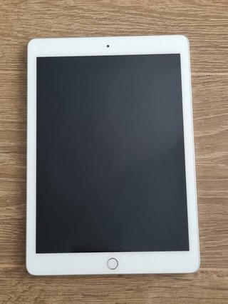 iPad 6ª Gen 128GB Plata + Funda y Caja