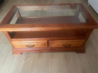Mueble de salón madera y cristal