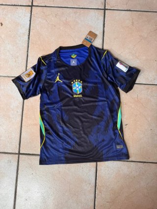 Camiseta Jordan Negra y Azul