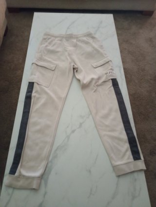 Pantalón cargo Nike Air beige con goma