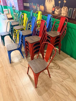 46 Sillas Metálicas Tolix con Asiento Madera