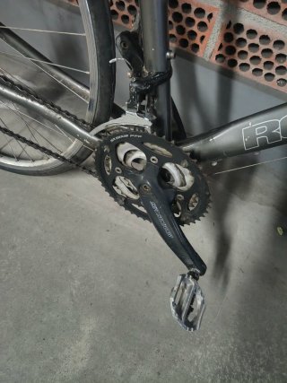 Bicicleta de carretera /, ciudad gris