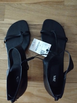 Sandalias Zara Piel Tacón Bajo Negras