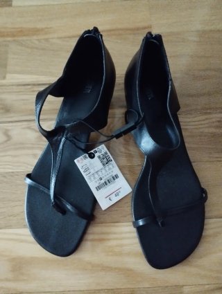Sandalias Zara Piel Tacón Bajo Negras