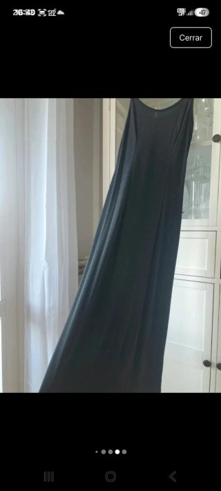 Vestido negro de tirantes largo