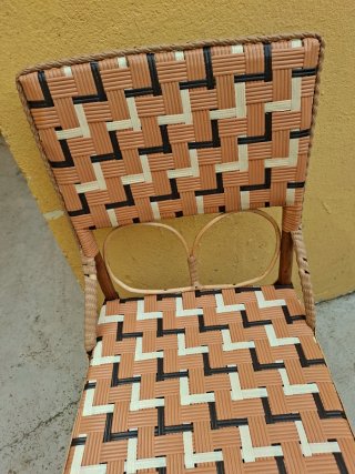 Silla vintage mimbre y plástico