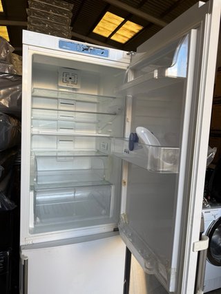 Frigorífico Blanco Whirlpool con Congelador