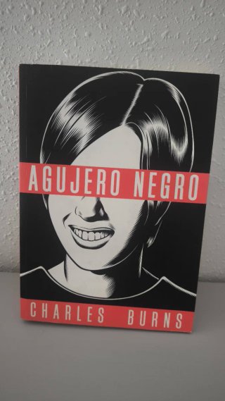 Agujero negro Charles Burns novela gráfica cómic