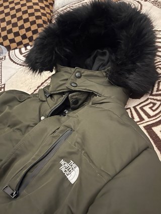 Chaqueta The North Face verde con capucha