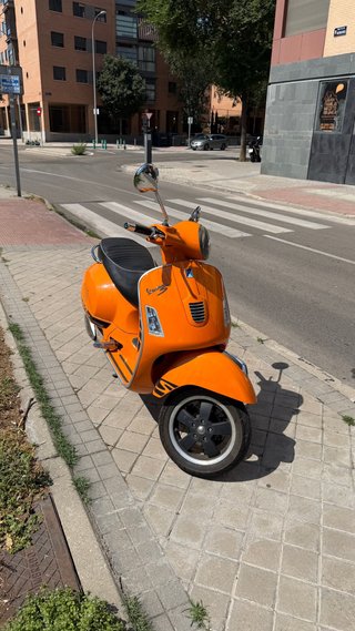 Vespa GTS 300 Naranja 2013