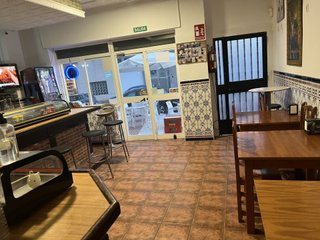 Local, Bar/ restaurante . En pleno funcionamiento.