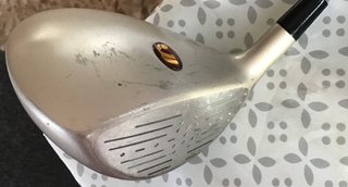 Carrito de golf Titleist con bolsa y palos